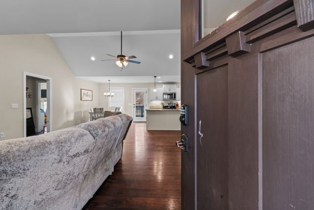 634 S Tunnel Rd, Gallatin, TN 37066