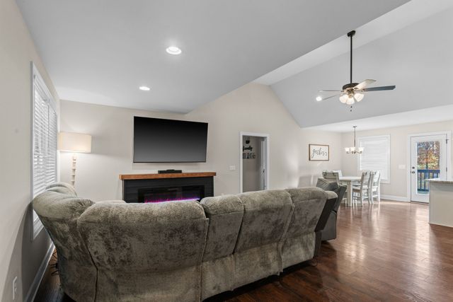 634 S Tunnel Rd, Gallatin, TN 37066