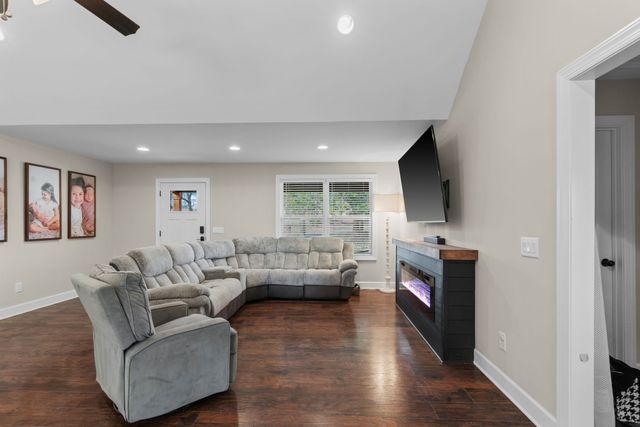 634 S Tunnel Rd, Gallatin, TN 37066