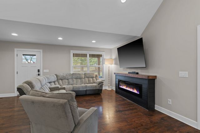 634 S Tunnel Rd, Gallatin, TN 37066