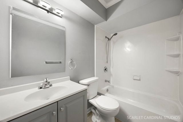 2208 Country Club Drive 6, Woodridge, IL 60517