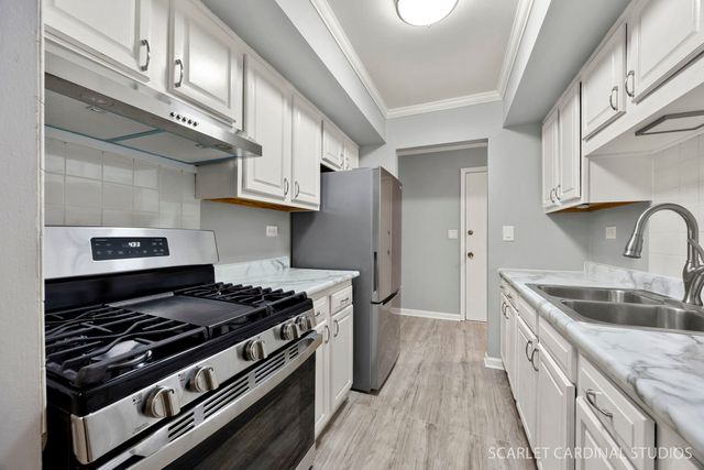 2208 Country Club Drive 6, Woodridge, IL 60517