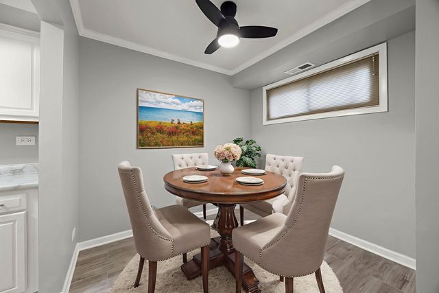 2208 Country Club Drive 6, Woodridge, IL 60517