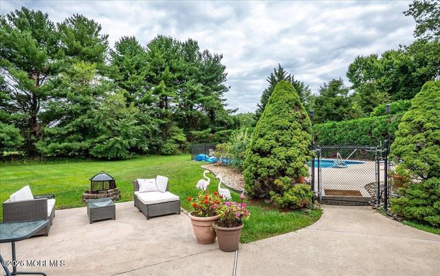 8 Long Acre Drive, Cream Ridge, NJ 08514