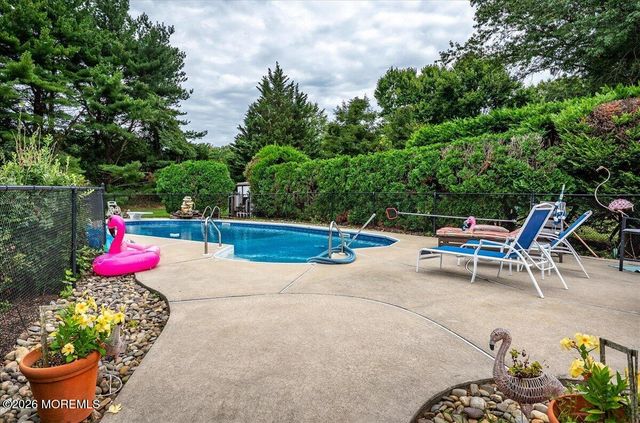 8 Long Acre Drive, Cream Ridge, NJ 08514