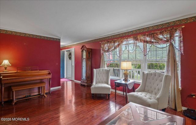 8 Long Acre Drive, Cream Ridge, NJ 08514
