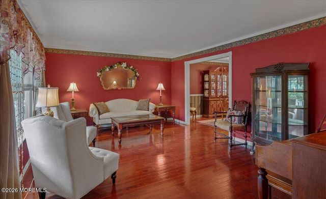 8 Long Acre Drive, Cream Ridge, NJ 08514
