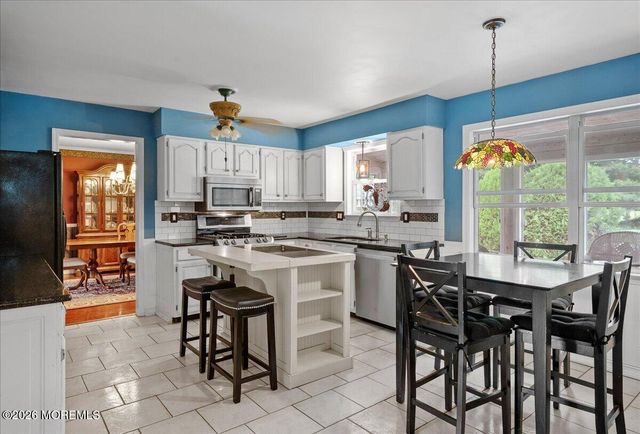 8 Long Acre Drive, Cream Ridge, NJ 08514