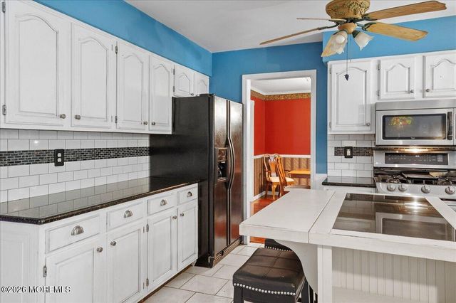 8 Long Acre Drive, Cream Ridge, NJ 08514