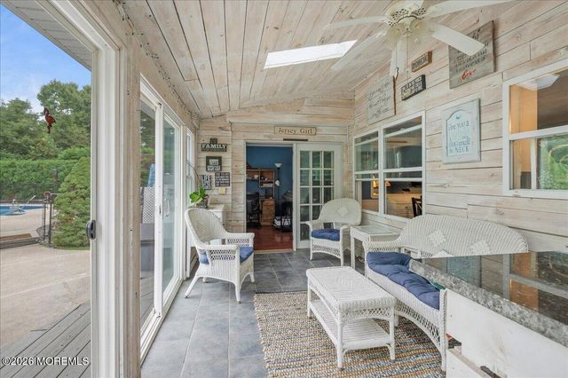 8 Long Acre Drive, Cream Ridge, NJ 08514