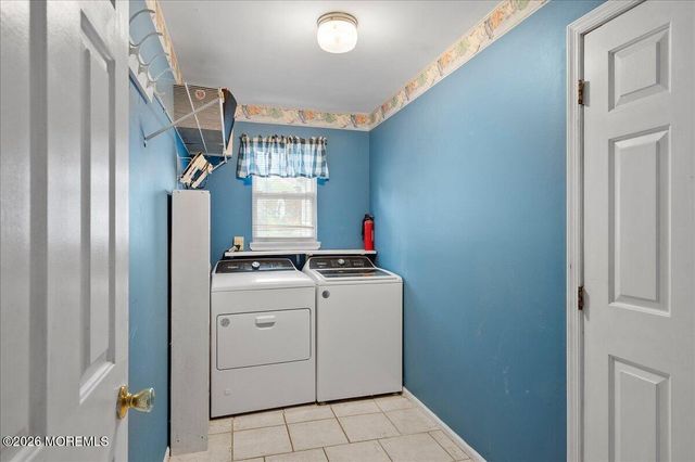 8 Long Acre Drive, Cream Ridge, NJ 08514