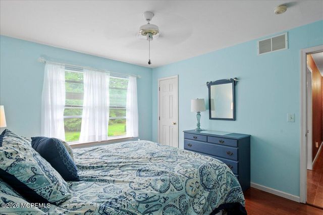 8 Long Acre Drive, Cream Ridge, NJ 08514