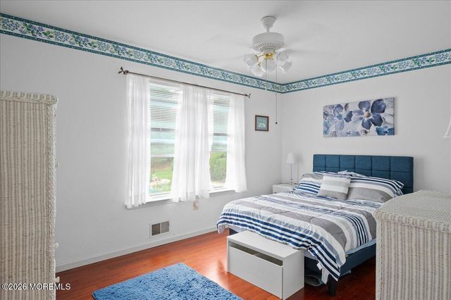 8 Long Acre Drive, Cream Ridge, NJ 08514