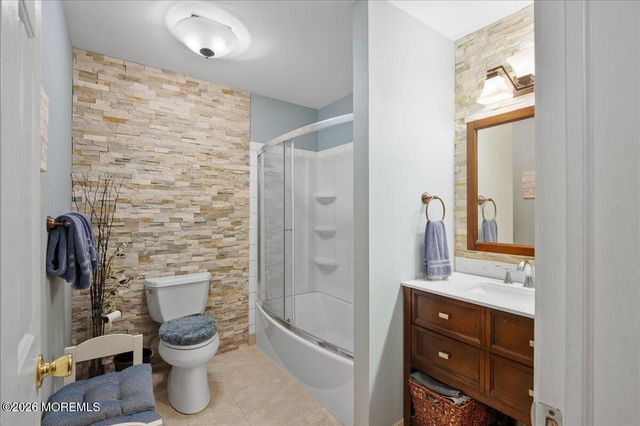 8 Long Acre Drive, Cream Ridge, NJ 08514