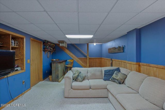 8 Long Acre Drive, Cream Ridge, NJ 08514