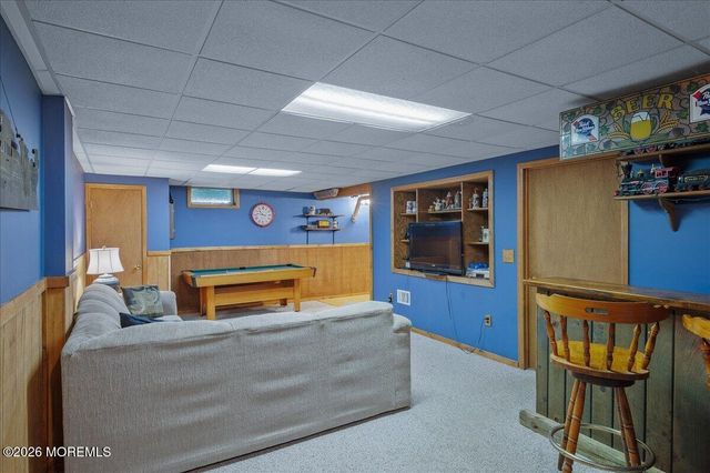 8 Long Acre Drive, Cream Ridge, NJ 08514