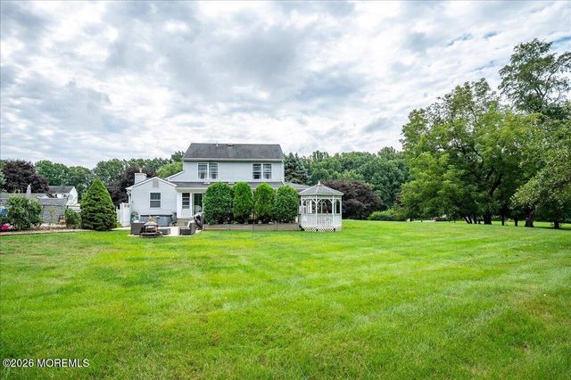 8 Long Acre Drive, Cream Ridge, NJ 08514