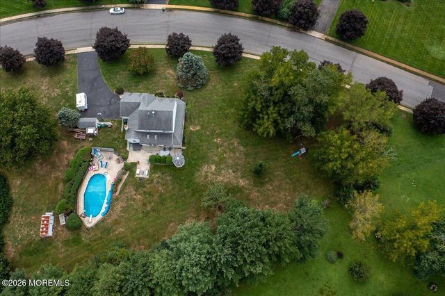 8 Long Acre Drive, Cream Ridge, NJ 08514