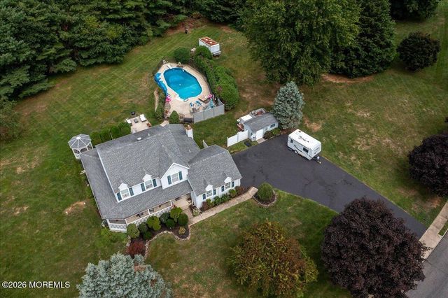 8 Long Acre Drive, Cream Ridge, NJ 08514