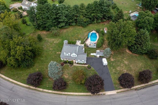 8 Long Acre Drive, Cream Ridge, NJ 08514