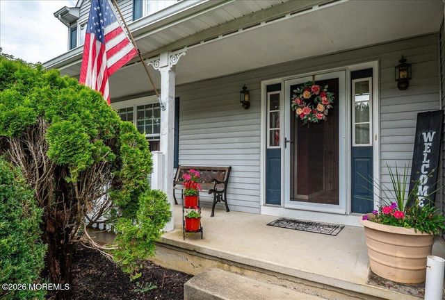 8 Long Acre Drive, Cream Ridge, NJ 08514