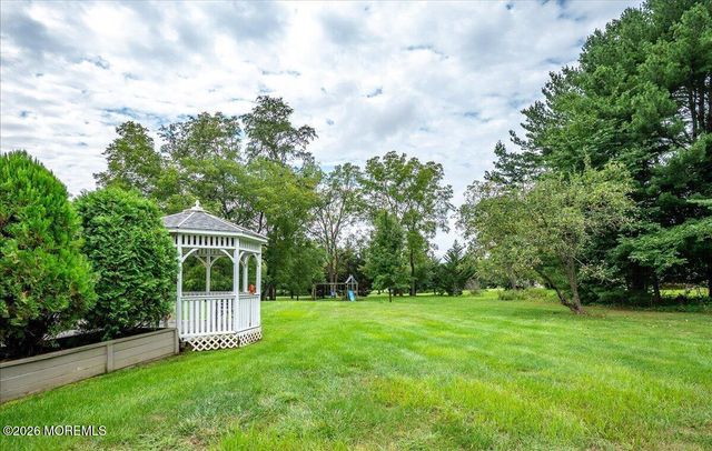 8 Long Acre Drive, Cream Ridge, NJ 08514