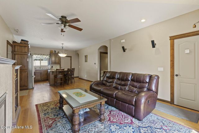 1315 E Mordyl LOOP, Post Falls, ID 83854