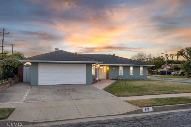 819 N Shaftesbury Avenue, San Dimas, CA 91773