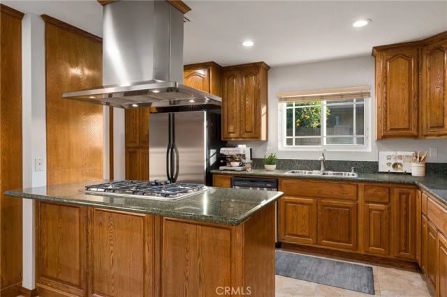 819 N Shaftesbury Avenue, San Dimas, CA 91773