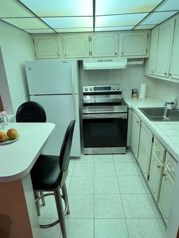 131 Camden F, West Palm Beach, FL 33417