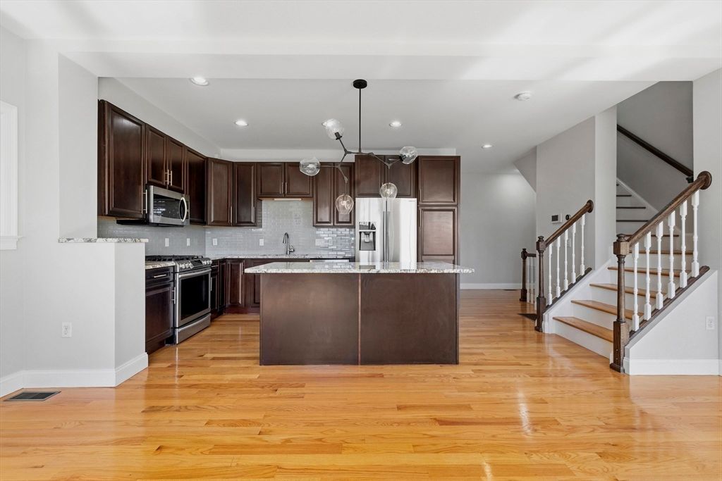 375 Border Street 375, Boston, MA 02128