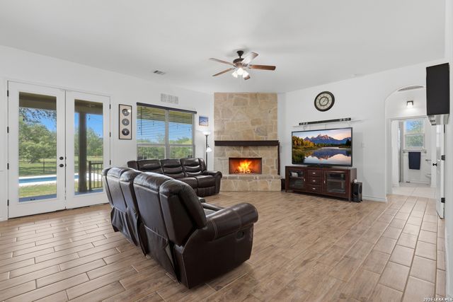 6211 LOCKHILL RD, San Antonio, TX 78240