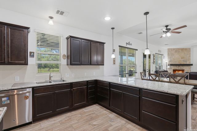 6211 LOCKHILL RD, San Antonio, TX 78240