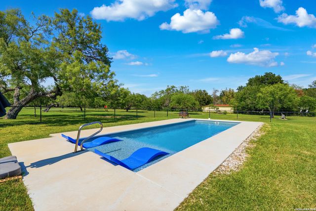 6211 LOCKHILL RD, San Antonio, TX 78240