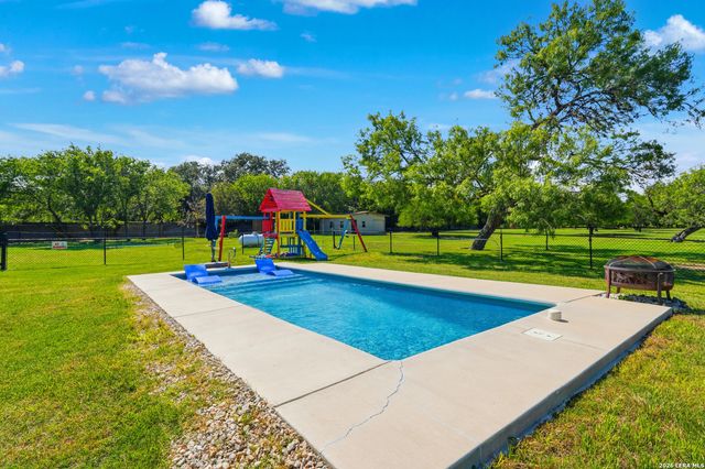 6211 LOCKHILL RD, San Antonio, TX 78240