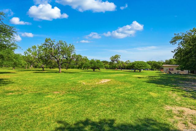 6211 LOCKHILL RD, San Antonio, TX 78240