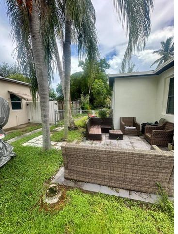 2520 Fillmore Street, Hollywood, FL 33020