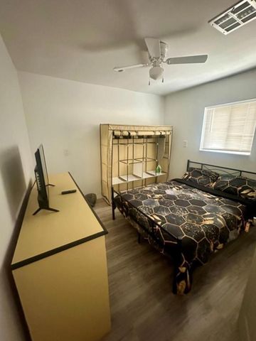 2520 Fillmore Street, Hollywood, FL 33020