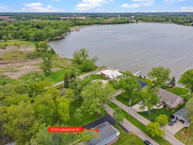 2124 Lakeshore DRIVE, Kansasville, WI 53139