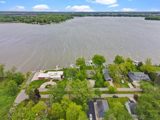 2124 Lakeshore DRIVE, Kansasville, WI 53139