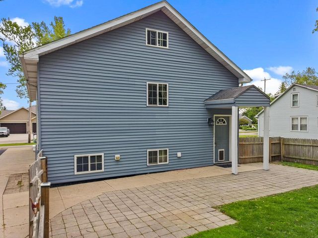 2124 Lakeshore DRIVE, Kansasville, WI 53139