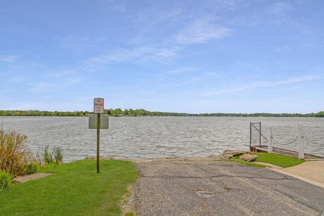 2124 Lakeshore DRIVE, Kansasville, WI 53139
