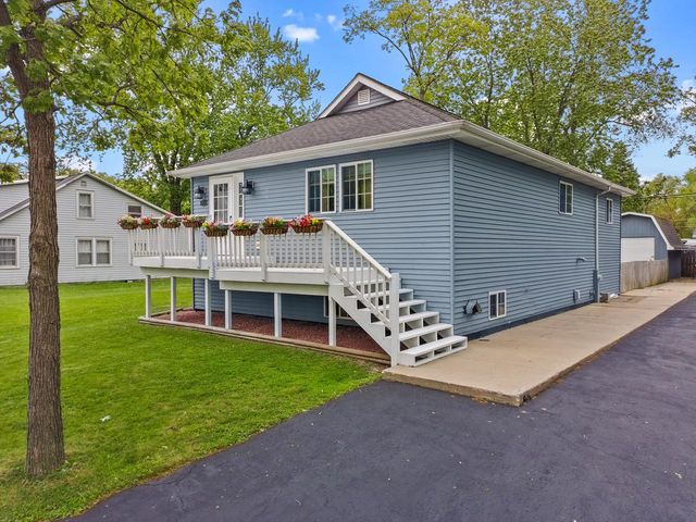 2124 Lakeshore DRIVE, Kansasville, WI 53139