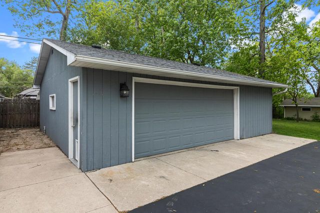 2124 Lakeshore DRIVE, Kansasville, WI 53139