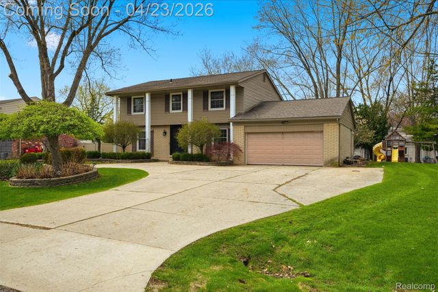 5701 Tequesta Court, West Bloomfield Charter Township, MI 48323