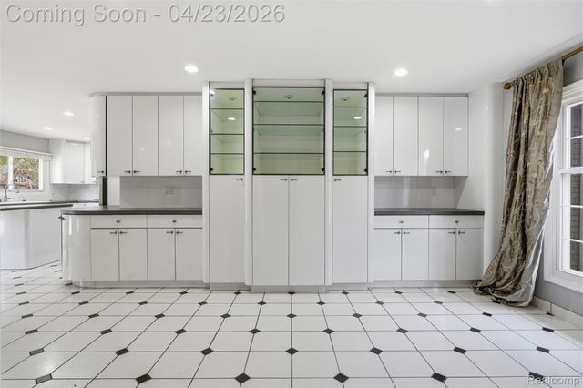 5701 Tequesta Court, West Bloomfield Charter Township, MI 48323