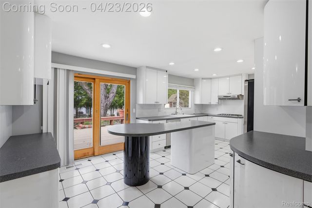 5701 Tequesta Court, West Bloomfield Charter Township, MI 48323