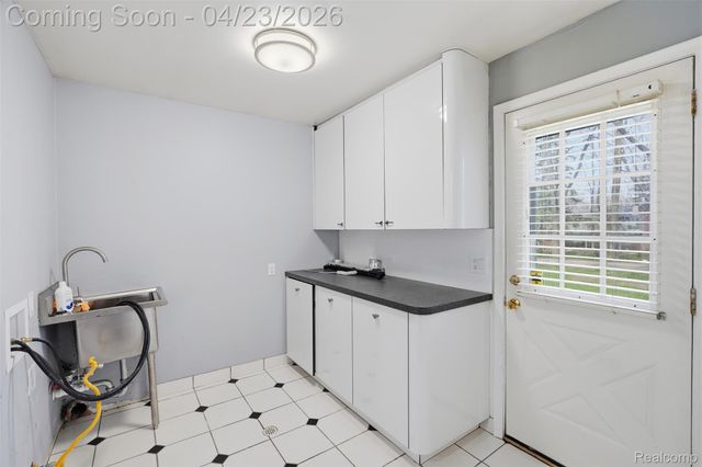 5701 Tequesta Court, West Bloomfield Charter Township, MI 48323