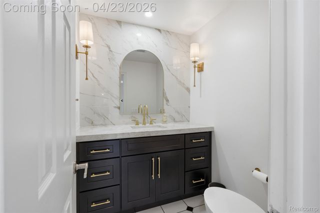 5701 Tequesta Court, West Bloomfield Charter Township, MI 48323