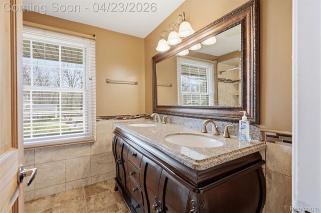 5701 Tequesta Court, West Bloomfield Charter Township, MI 48323